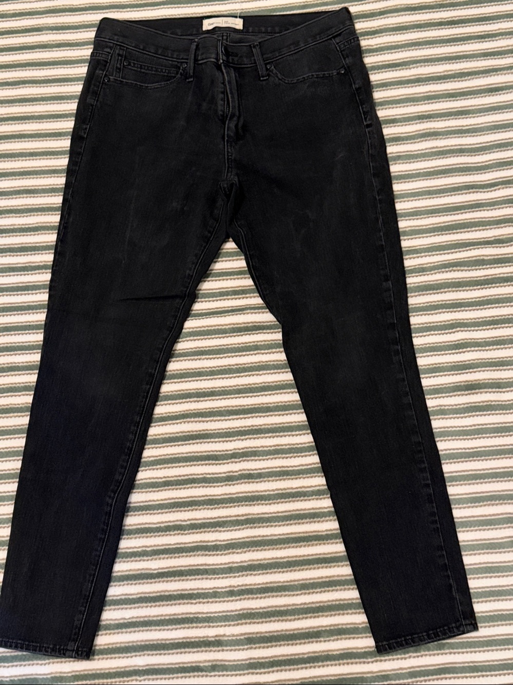 Gap True Skinny Women’s Distressed Black Jeans size 30